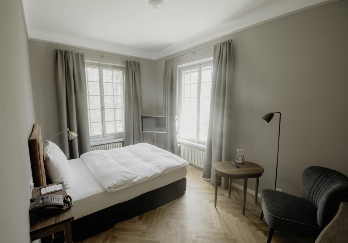 Hotel Schloss Huenigen Konolfingen Exteriör bild