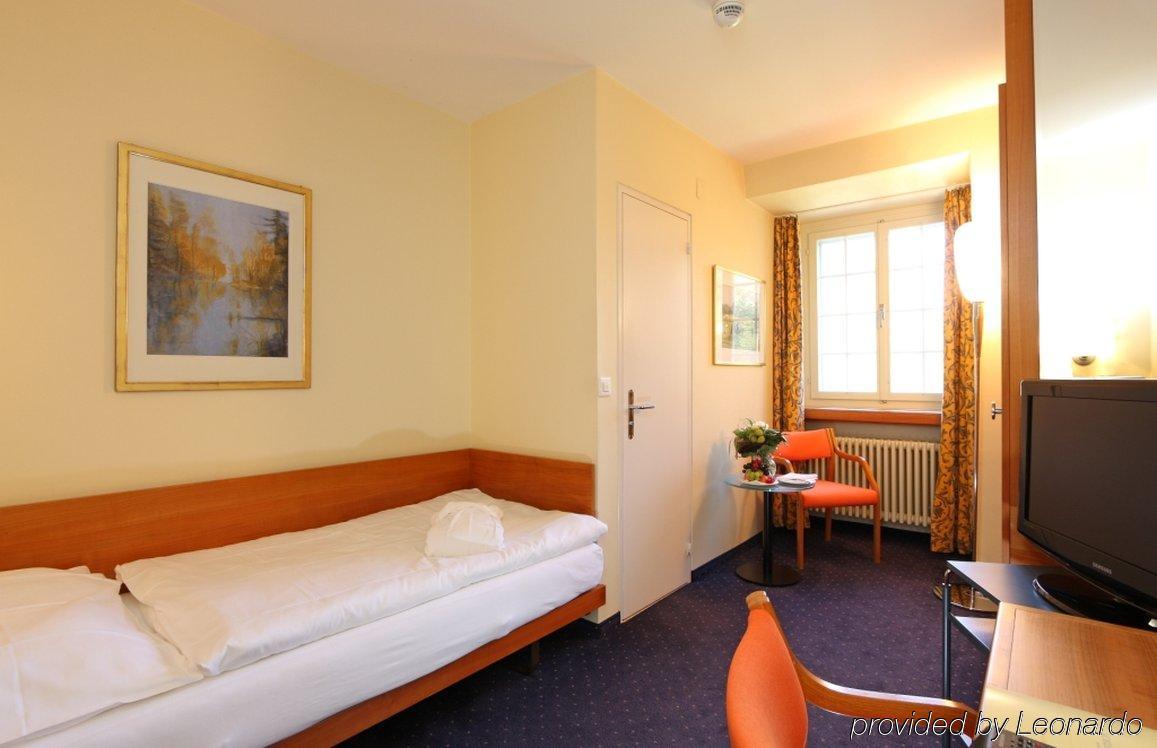 Hotel Schloss Huenigen Konolfingen Rum bild