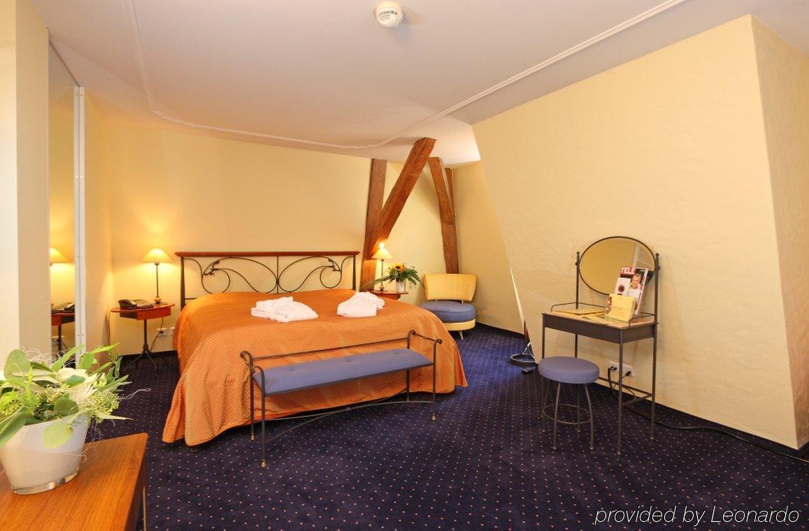 Hotel Schloss Huenigen Konolfingen Rum bild
