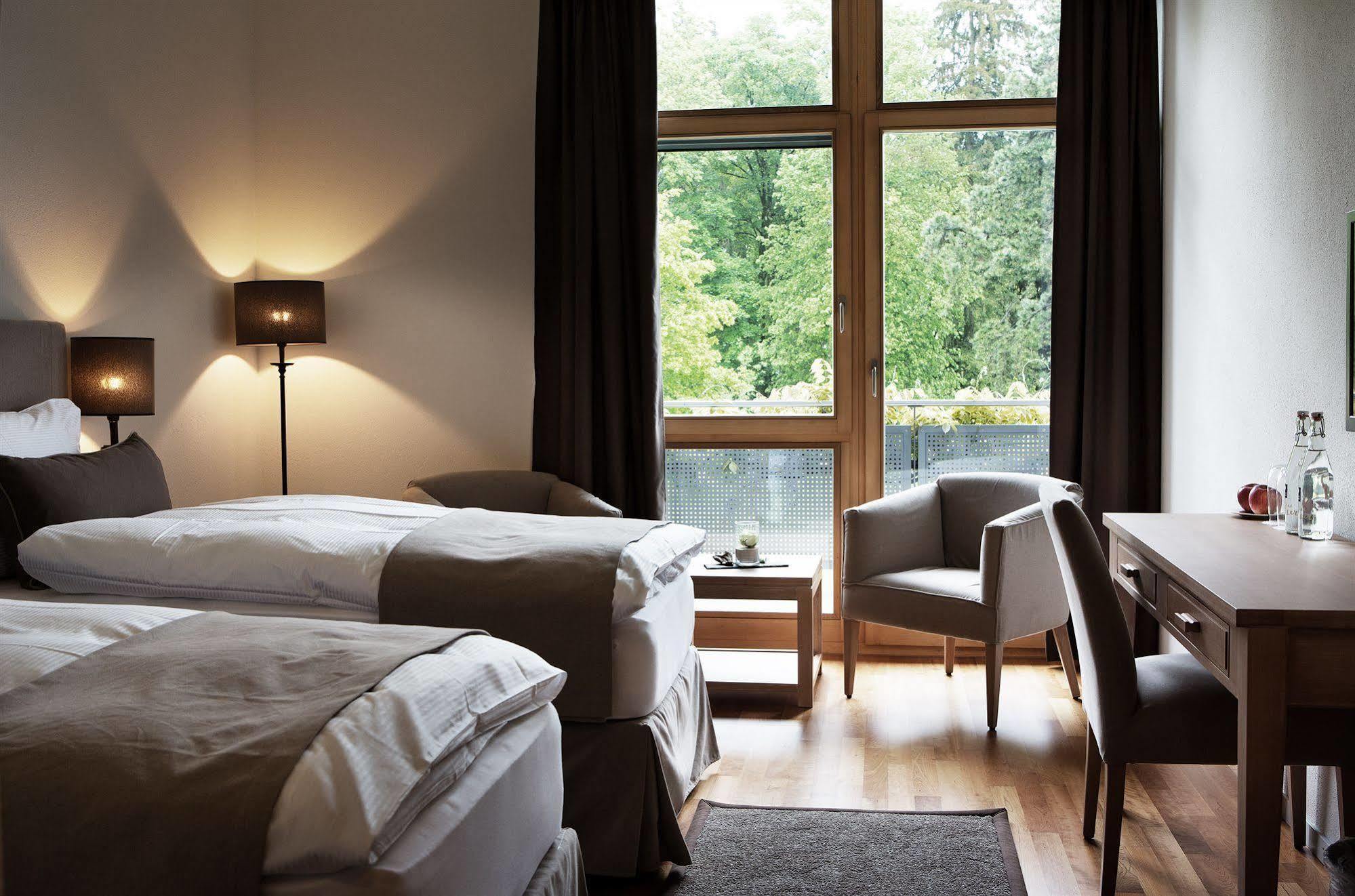 Hotel Schloss Huenigen Konolfingen Exteriör bild